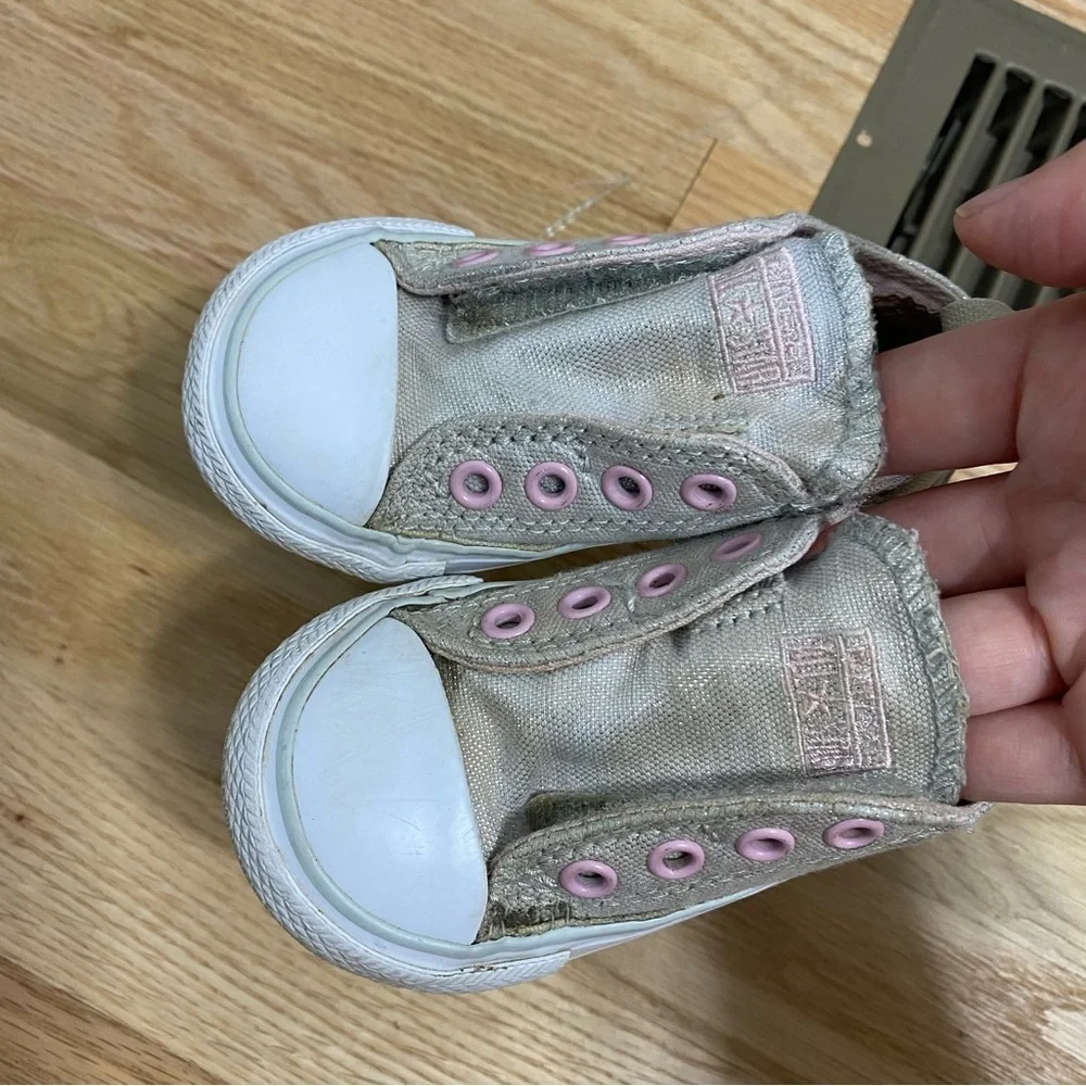 Converse Kids Silver Cream Tan Pink Sneakers Sticky Strap Closure Sz 5 Ve lcr o
